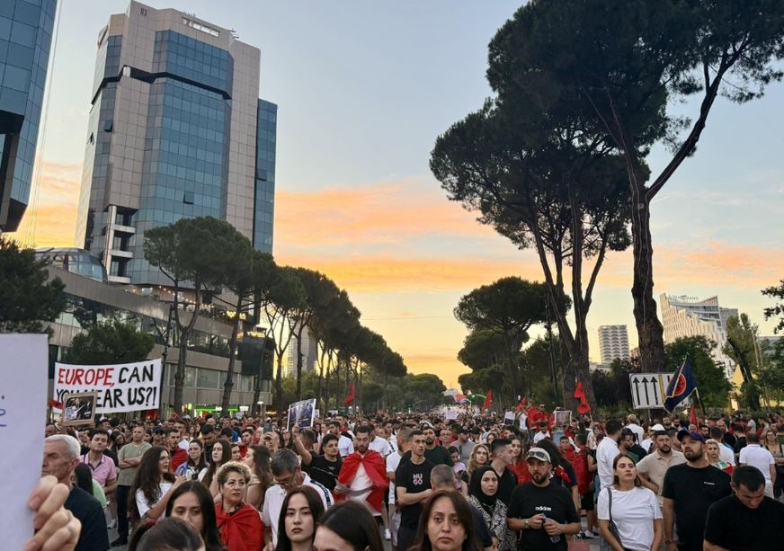 Protestuesit shkundin kastën politike: Nuk kemi opozitë, opozita jemi ne