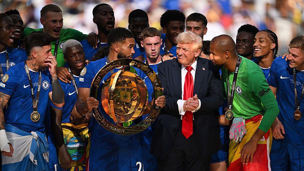 Trump do të ngrejë trofeun e Kupës së Botës bashkë me ekipin fitues?