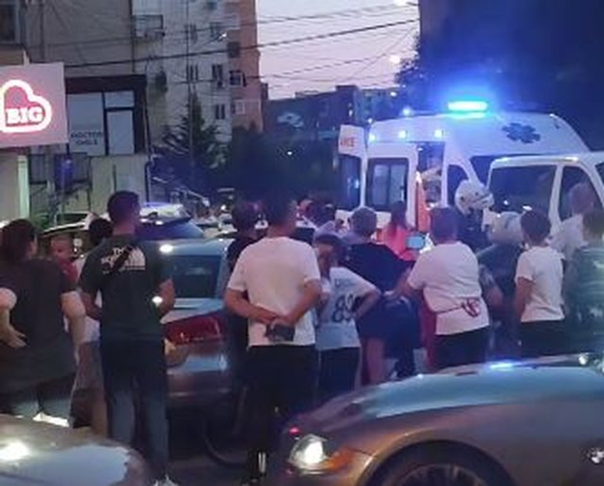 Tentoi të grabiste marketin në Kinostudio  Autori kundërshton blutë  shoqërohet i pl gosur me ambulancë