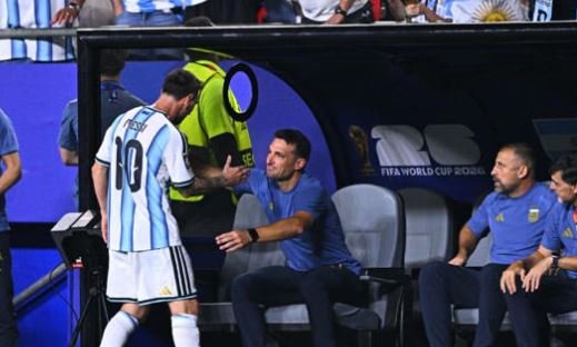 Scaloni: Mos u habisni me ato që bën Messi