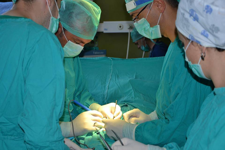 Defekti në sistemin elektrik anulon operacionet në dy klinika të QKUK së
