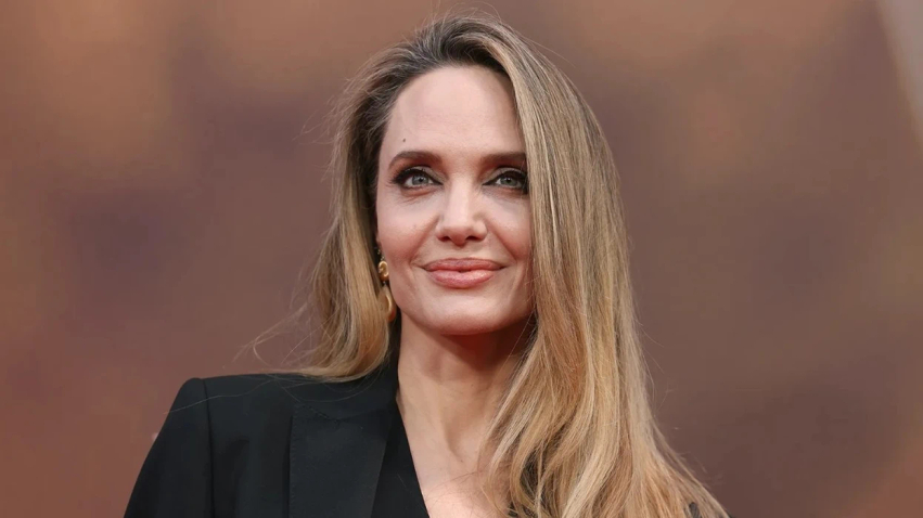 angelina-jolie-thote-se-deshiron-te-largohet-nga-hollywoodi-por-nuk-mundet-per-shkak-te-parave