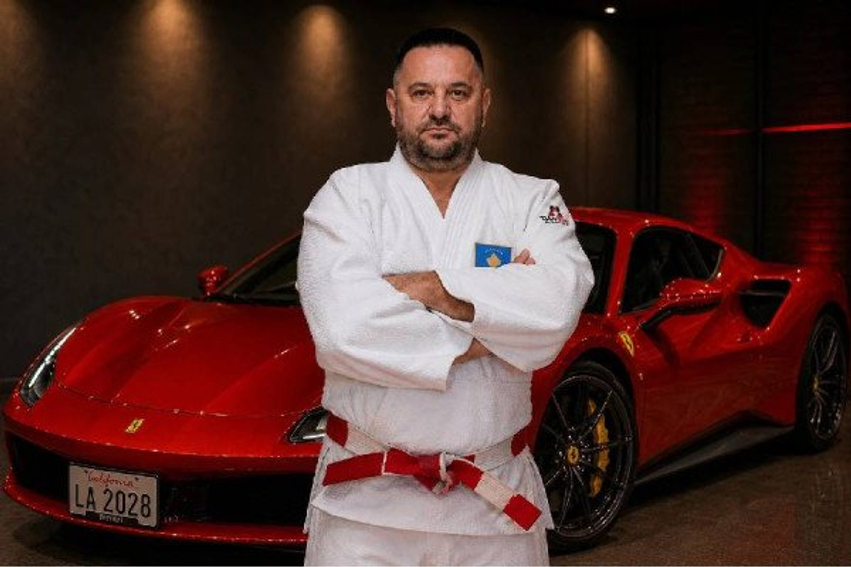 Kuka   I ke fituar të gjitha medaljet  Por unë do ta bëj këtë deri në fund të jetës 