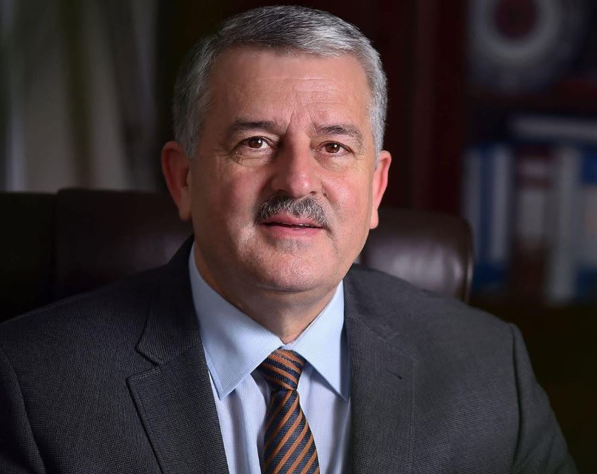 Agim Veliu godet Lumir Abdixhikun dhe Vjosa Osmanin  Humbja nuk mund të shitet si sukses