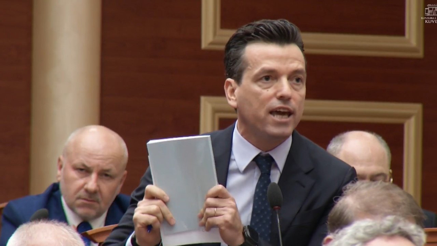  Më ka kërcënuar ministri   Shehaj akuza në Kuvend  i përgjigjet Peleshi  Sekretaria do verifikojë pretendimet tuaja