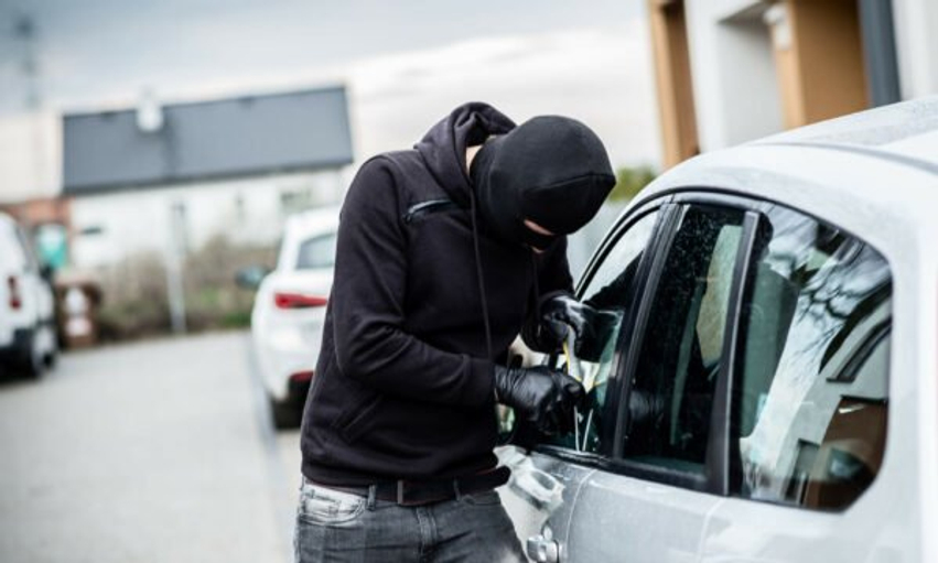 e-raportoi-makinen-si-te-vjedhur-por-ajo-u-gjet-ne-oborrin-e-shtepise-zbulohet-keqkuptimi-familjar