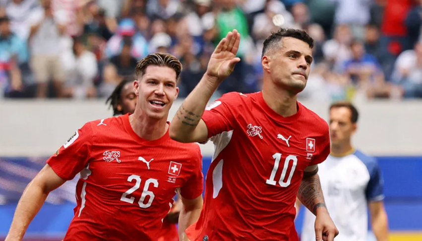 Zlatan Ibrahimoviç kapet me Granit Xhakën  Ja arsyeja