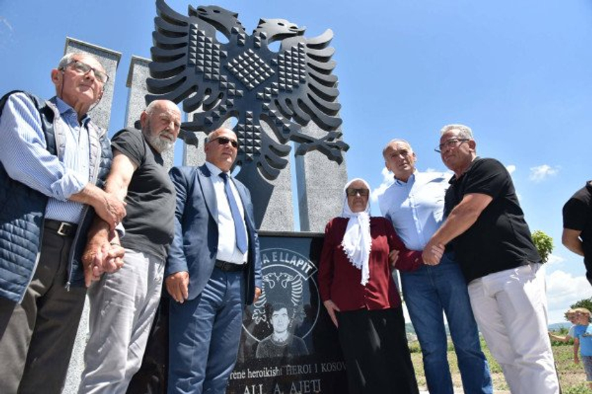 Podujeva bëhet me shtatoren e Ali Ajetit në 27 vjetorin e çlirimit
