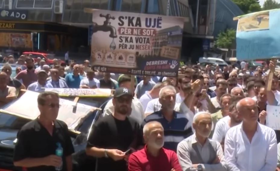 Banorët e Debreshit protestuan për mungesën e ujit, Komuna premton zgjidhje brenda një muaji