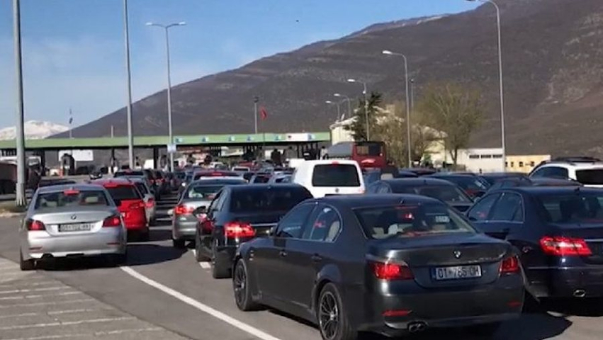 Fluks i lartë në Morinë  mijëra qytetarë nisen drejt bregdetit shqiptar