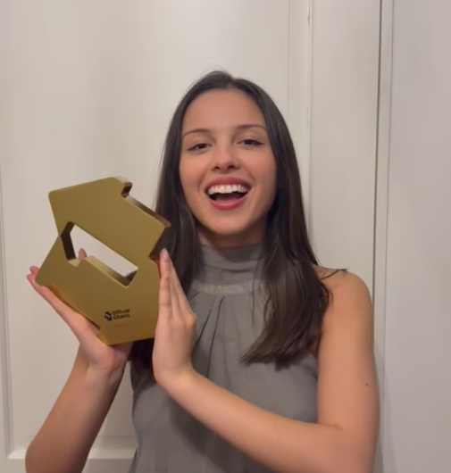 Olivia Rodrigo shënon javën më të suksesshme të karrierës, albumi i ri debuton në vendin e parë