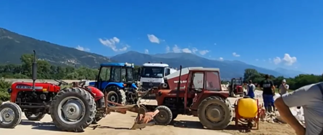 Kanali i ri lë mijëra hektarë pa ujë, bujqit e Pollogut bllokojnë punimet, kërkojnë ujë për vaditje