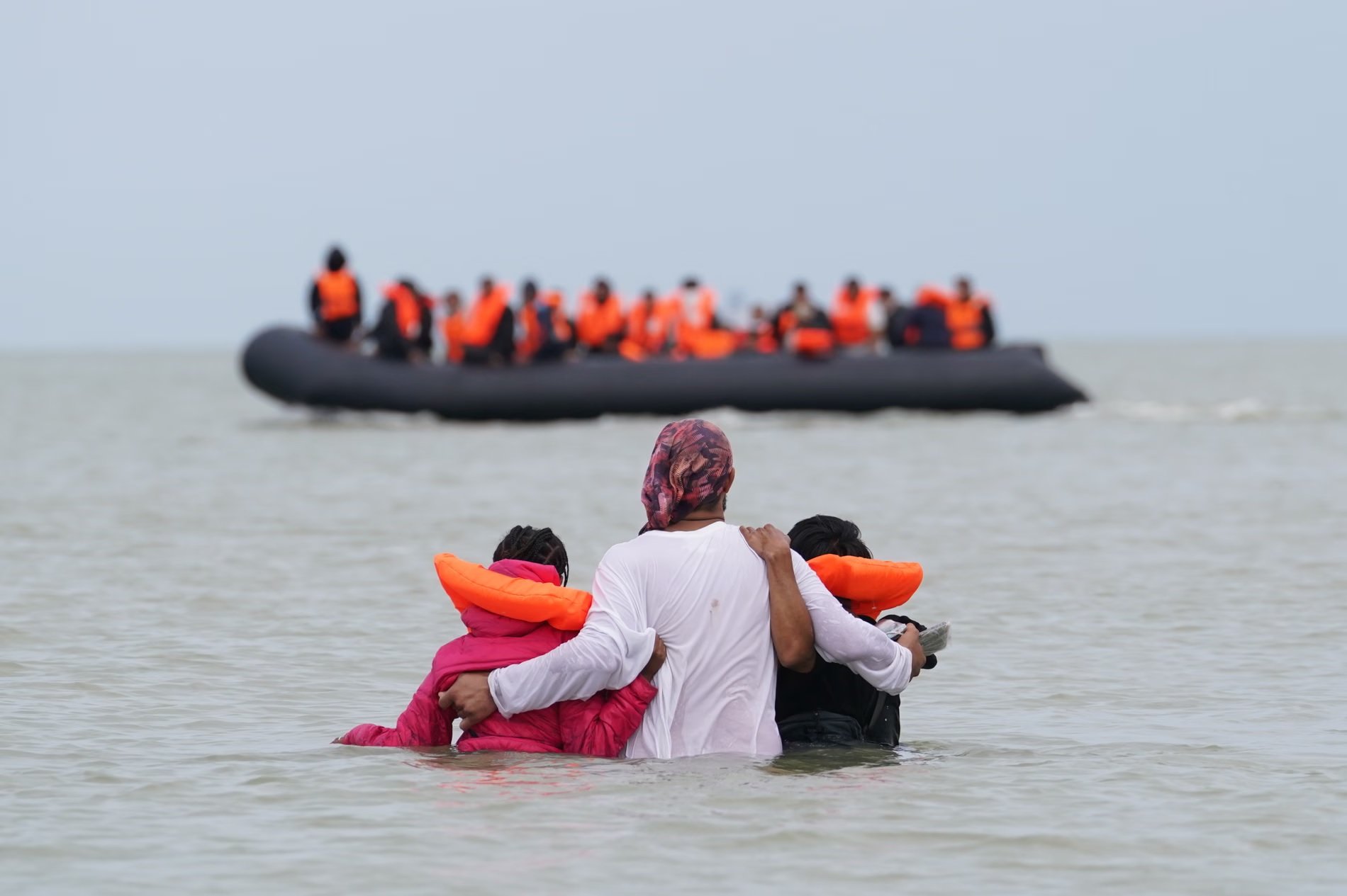 Berck, Franc&euml; &ndash; Persona q&euml; besohet se jan&euml; migrant&euml; ecin n&euml; uj&euml; nd&euml;rsa p&euml;rpiqen t&euml; hipin n&euml;...