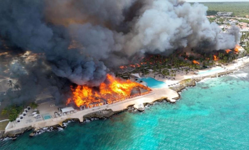 Zjarr masiv shkatërron resortin luksoz në Karaibe  momente tmerri për turistët e huaj  humb jetën një italiane