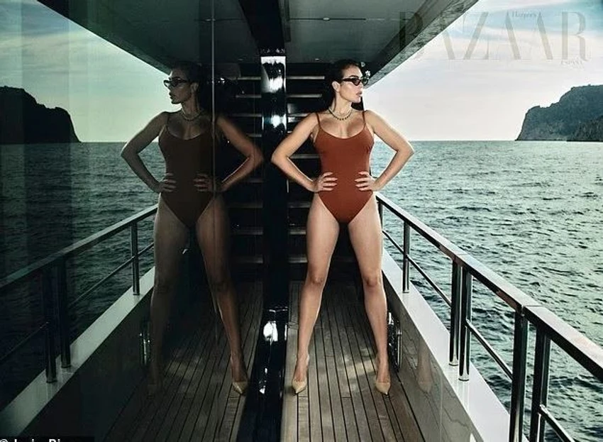 Georgina Rodriguez mahnit me linjat teksa pozon me bikini 3 Image