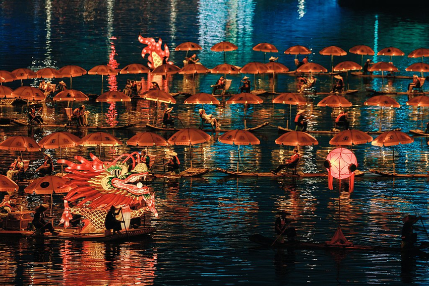 Dragoi gjigant  ndez  Pekinin  Spektakël në festivalin e Kanalit të Madh