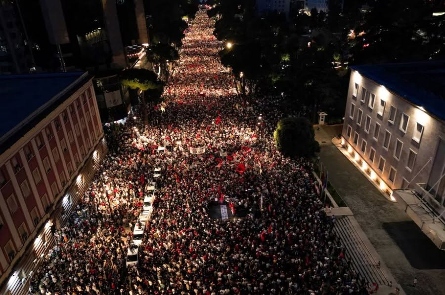 Protesta gjigante kund&euml;r Edi Ram&euml;s n&euml; Tiran&euml;! / Foto e marr&euml; nga&nbsp;Klementin Mile
