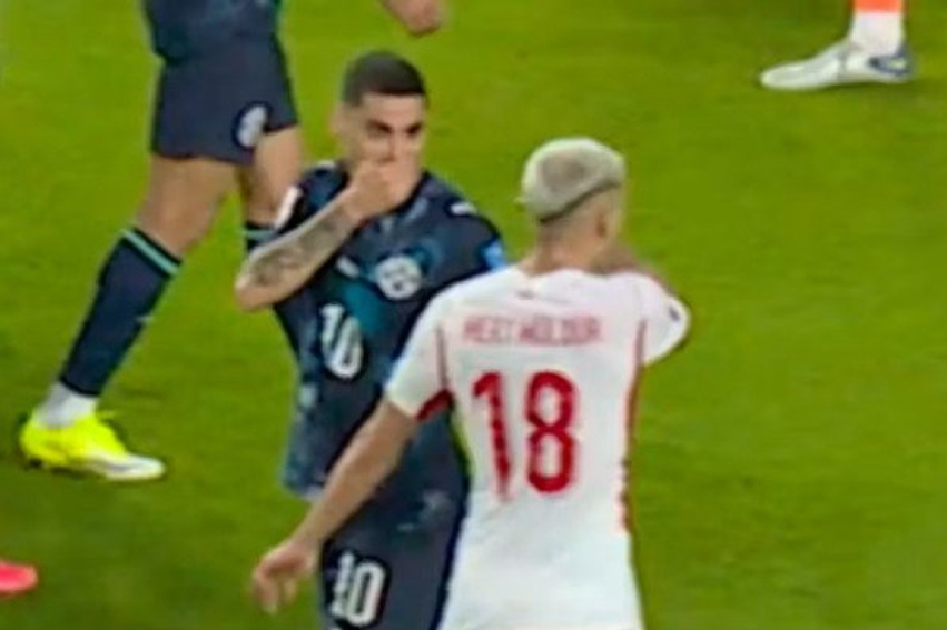 Almiron bëhet futbollisti i parë që përjashtohet për mbulimin e gojës
