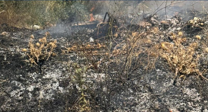Zjarr pranë varrezave në Gjirokastër, rrezikohej përhapja e flakëve drejt banesave të fshatit Zenelaj