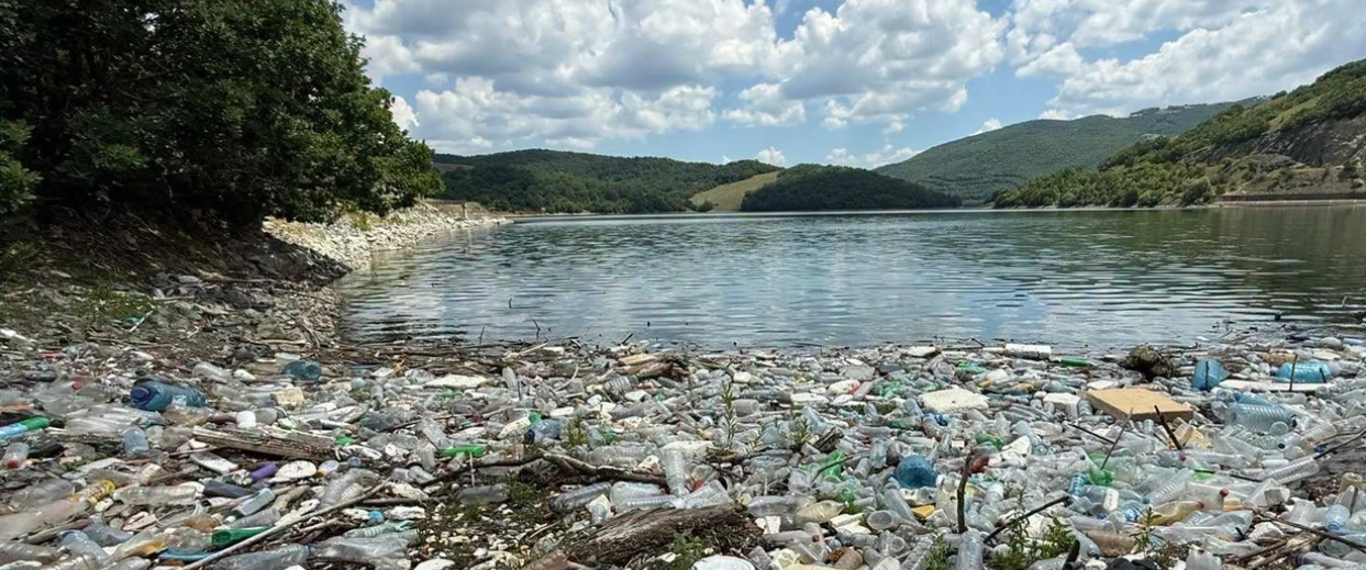 Pamje shqetësuese nga Badovci, ndotja kërcënon një nga burimet kryesore të ujit në Kosovë