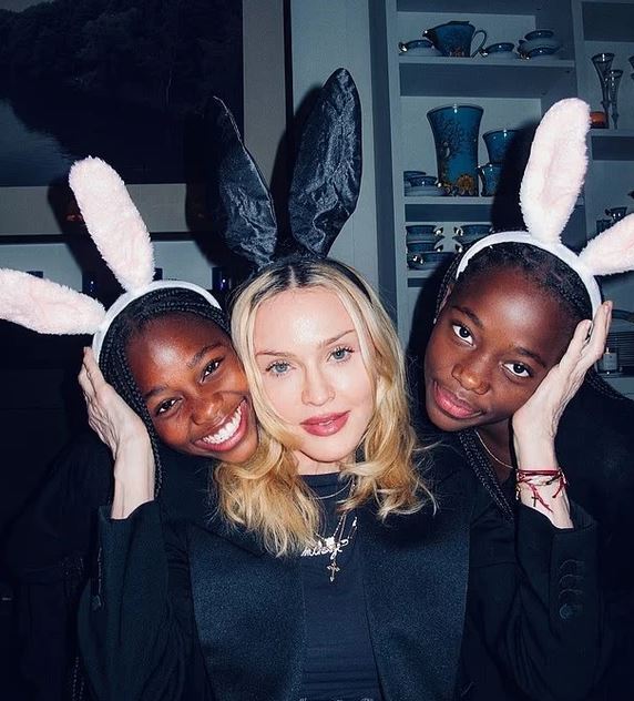 Madonna synon një arsim britanik për binjaket e saj