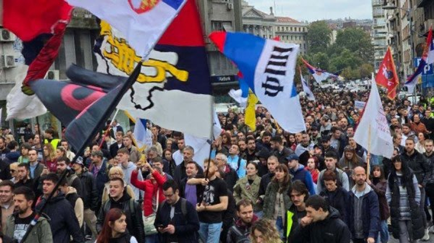 Studentët serbë vizituan Kosovën  Na kanë gënjyer  bashkëkombësit tanë s janë të shtypur
