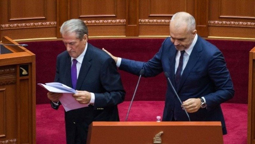 Dibran Hoxha  Pas protestave në Shqipëri qëndrojnë vetëm këta dy persona