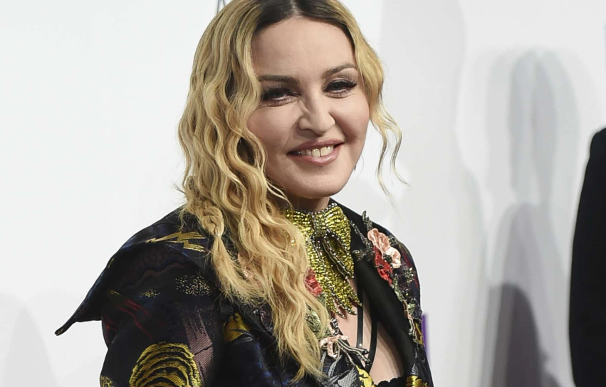 madonna-rrefen-jeten-e-veshtire-ne-new-york-zgjidhja-e-lidhjeve-varej-nga-nje-vaske