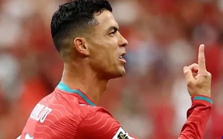 Ronaldo vendos rekordin në Botëror
