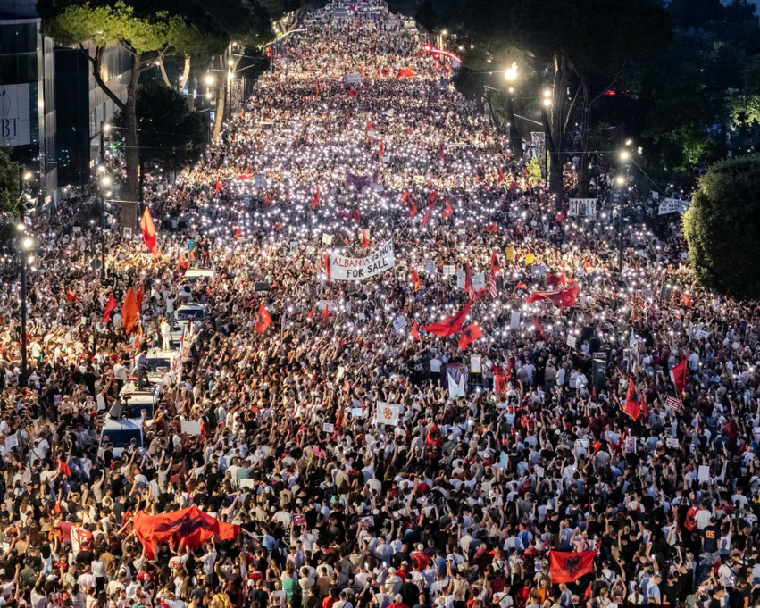 Uragani i protestave trondit politikën  analistët  godasin  Edi Ramën pas deklaratës për Kosovën