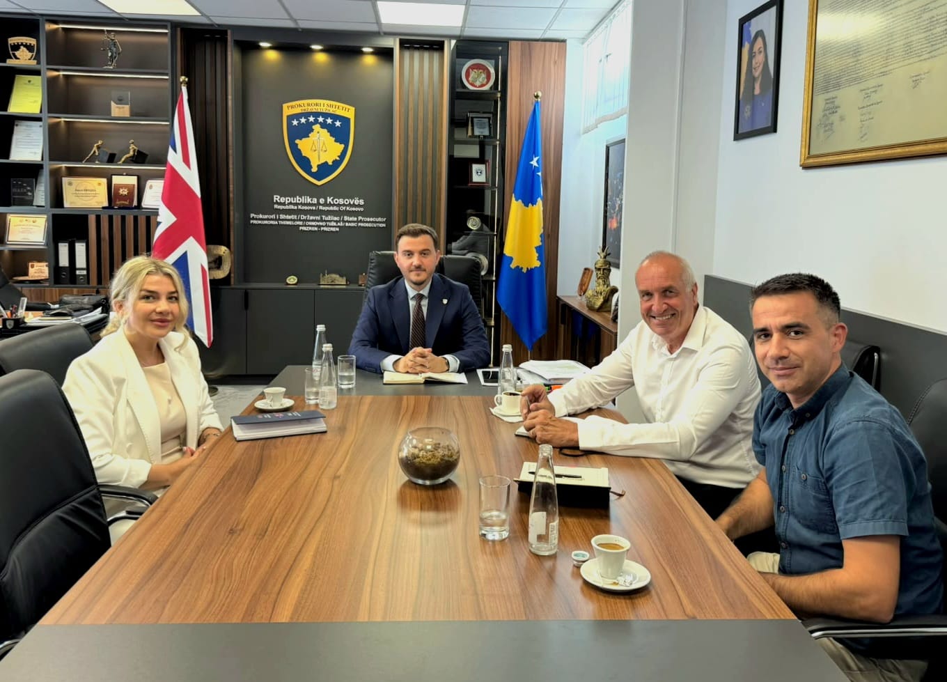 Kryeprokurori i Prizrenit priti në takim pune përfaqësues të Ambasadës Britanike 