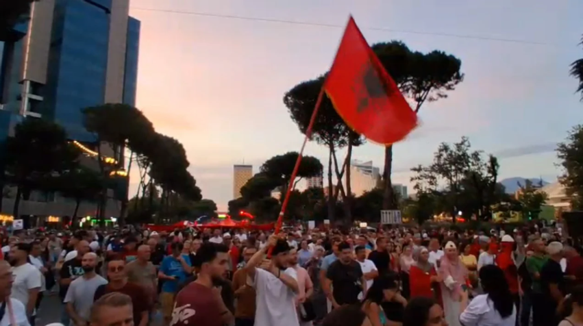 Protestat në Tiranë  reagon Organizata e Veteranëve të UÇK  Fyese për dinjitetin e luftës sonë