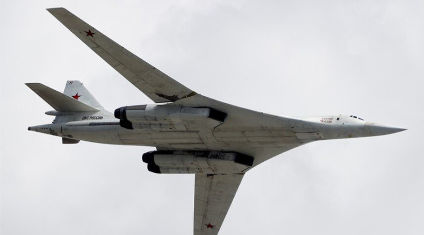Bombarduesit rusë Tu 160 patrullojnë mbi Detin e Barentsit dhe Detin e Norvegjisë