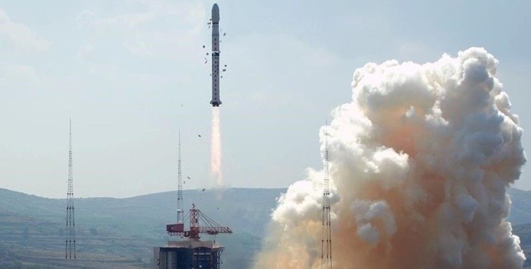 Kina lëshon një satelit të ri testues për teknologjinë e komunikimit