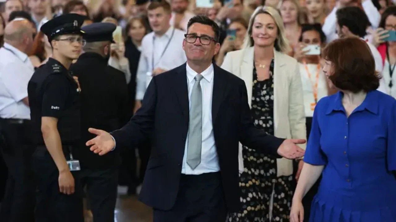 Andy Burnham pranë Downing Street, por a është gati për të marrë frenat e Britanisë?
