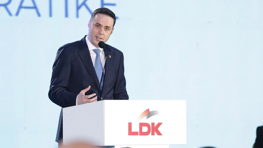  Ju ftoj për durim   Abdixhiku reagon sërish mes kërkesave për dorëheqje