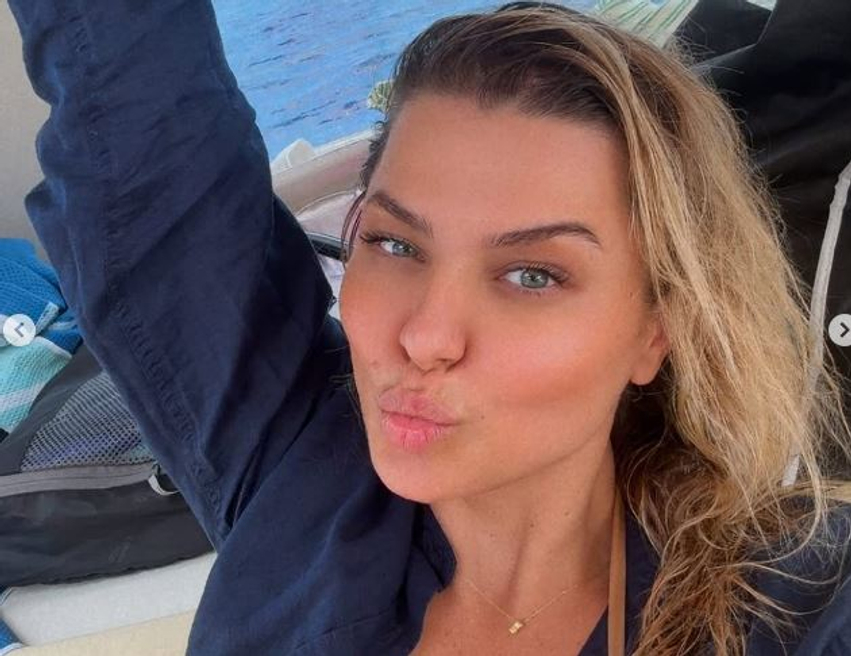 Rike  bombardon  rrjetin me poza sensuale  vëmendja shkon te komenti i Ronaldos