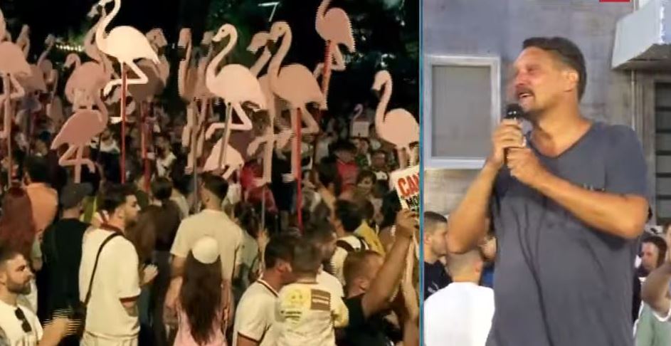 Turistët e huaj i bashkohen protestës: Nuk jemi të frikësuar! Jeni të mrekullueshëm, mbroni natyrën dhe luftoni korrupsionin