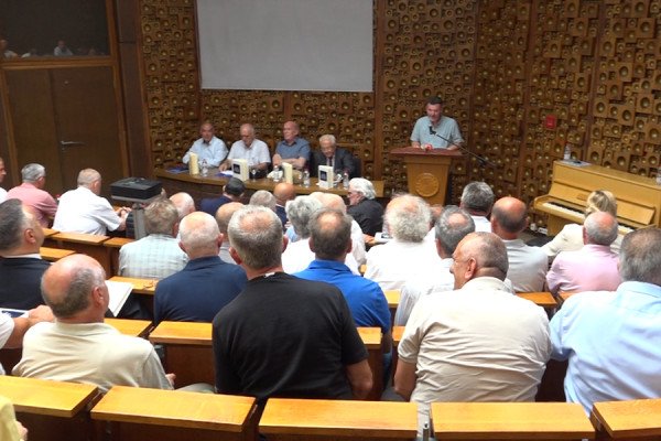 ​Promovohet libri i Ethem Çekut, dëshmon tradhtinë e xhonturqve ndaj shqiptarëve