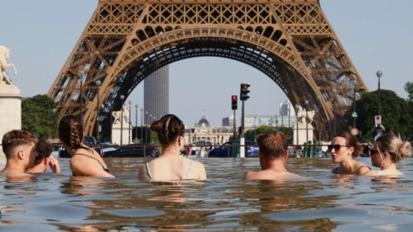 I nxehti godet fuqishëm Europën/ Parisi kufizon oraret në Kullën Eiffel, alarm i kuq në disa qytete italiane