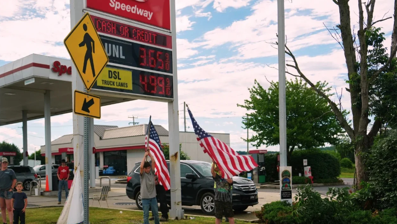 Nafta nën 5 dollarë në SHBA, çmimet bien pas lehtësimit të tensioneve në Lindjen e Mesme