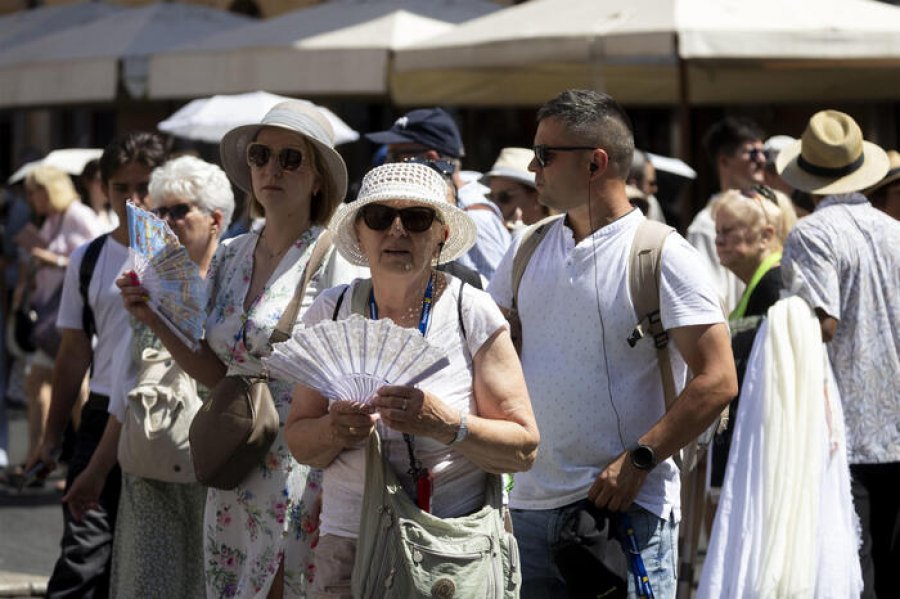 Italia përfshihet nga vala e të nxehtit: 61-vjeçari vdes ndërsa punonte në vreshta