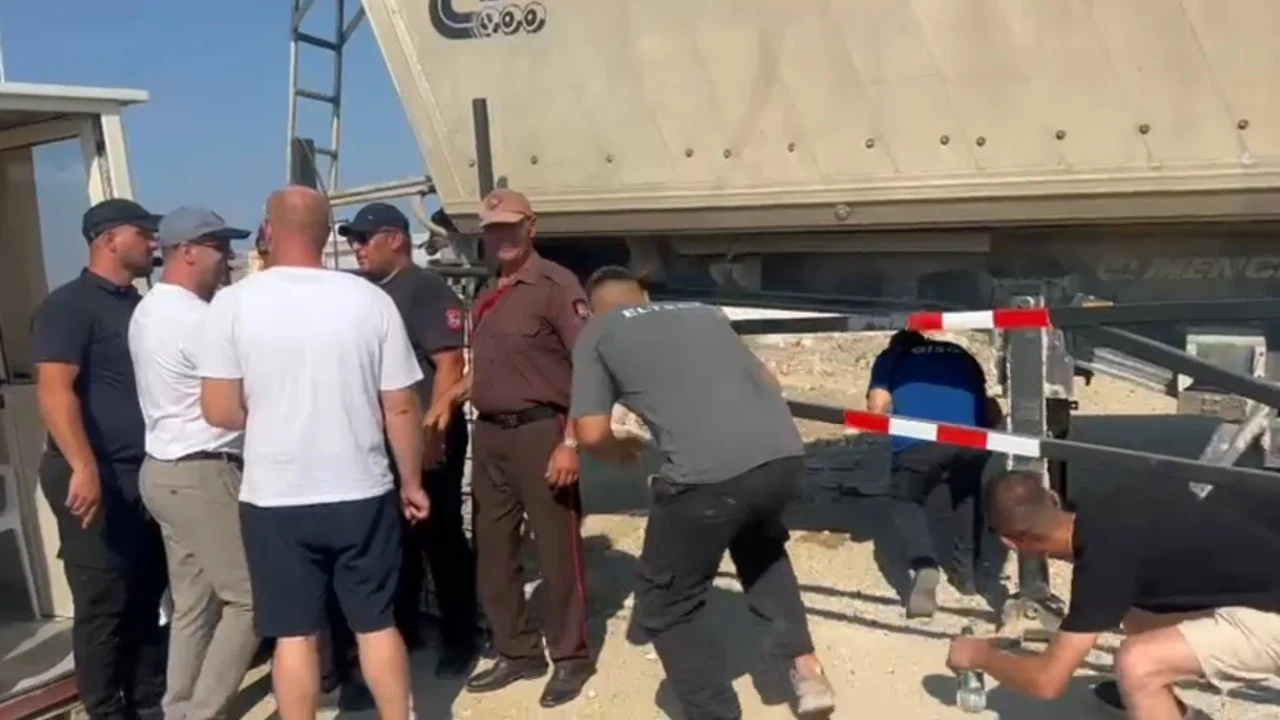 Tensione në Aeroportin e Vlorës, bllokohen sërish hyrjet e kantierit