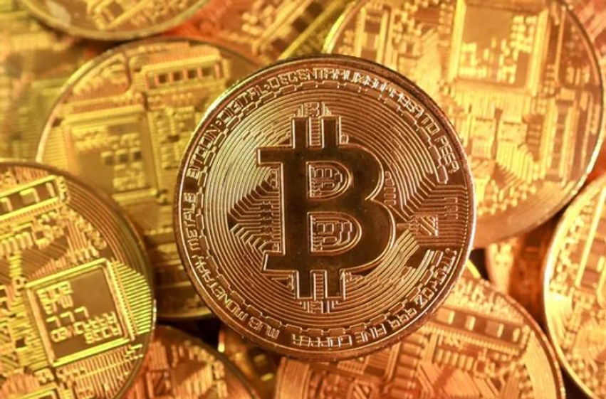 Bitcoin bie nën 60 mijë dollarë mes presionit në tregjet globale