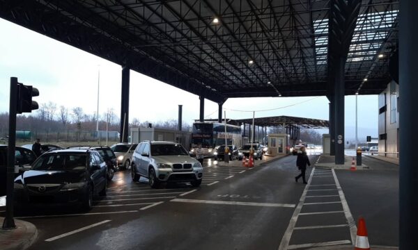 Qeveria në detyrë ndan 3 milionë euro për t’ia mbuluar sigurimin kufitar mërgatës