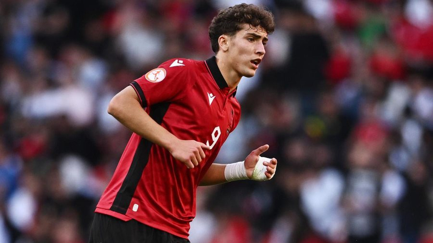 Shpërblehen golat  klubi i Serie A rinovon kontratën me talentin shqiptar