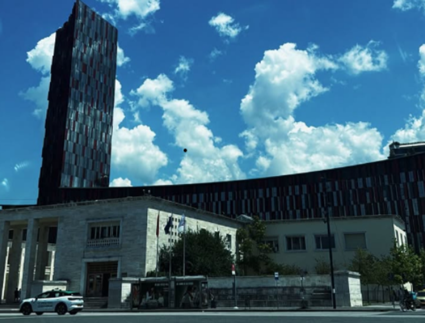 Sulmuesi rikthehet në Tiranë dhe takohet me drejtorin e Partizanit