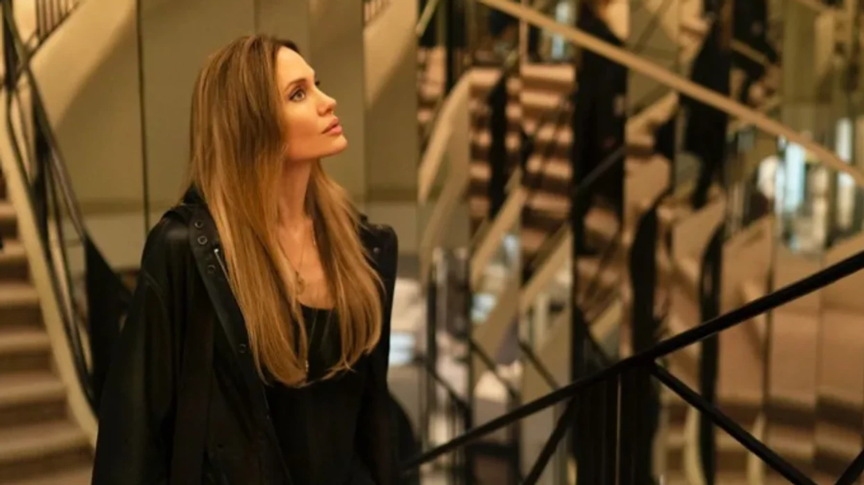 Angelina Jolie sjell histori personale në filmin “Couture”
