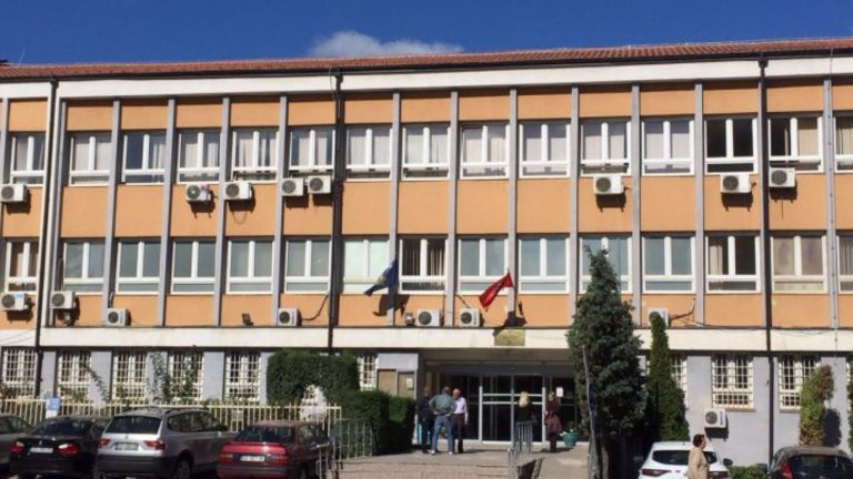 Nis seanca ndaj tre të akuzuarve për vrasjen e trefishtë në Gllogjan, pritet fjala përfundimtare 