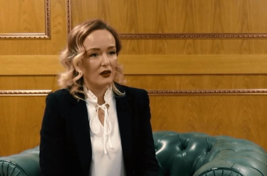 Adriana Matoshi reagon ndaj deklaratave kontradiktore të Lumir Abdixhikut